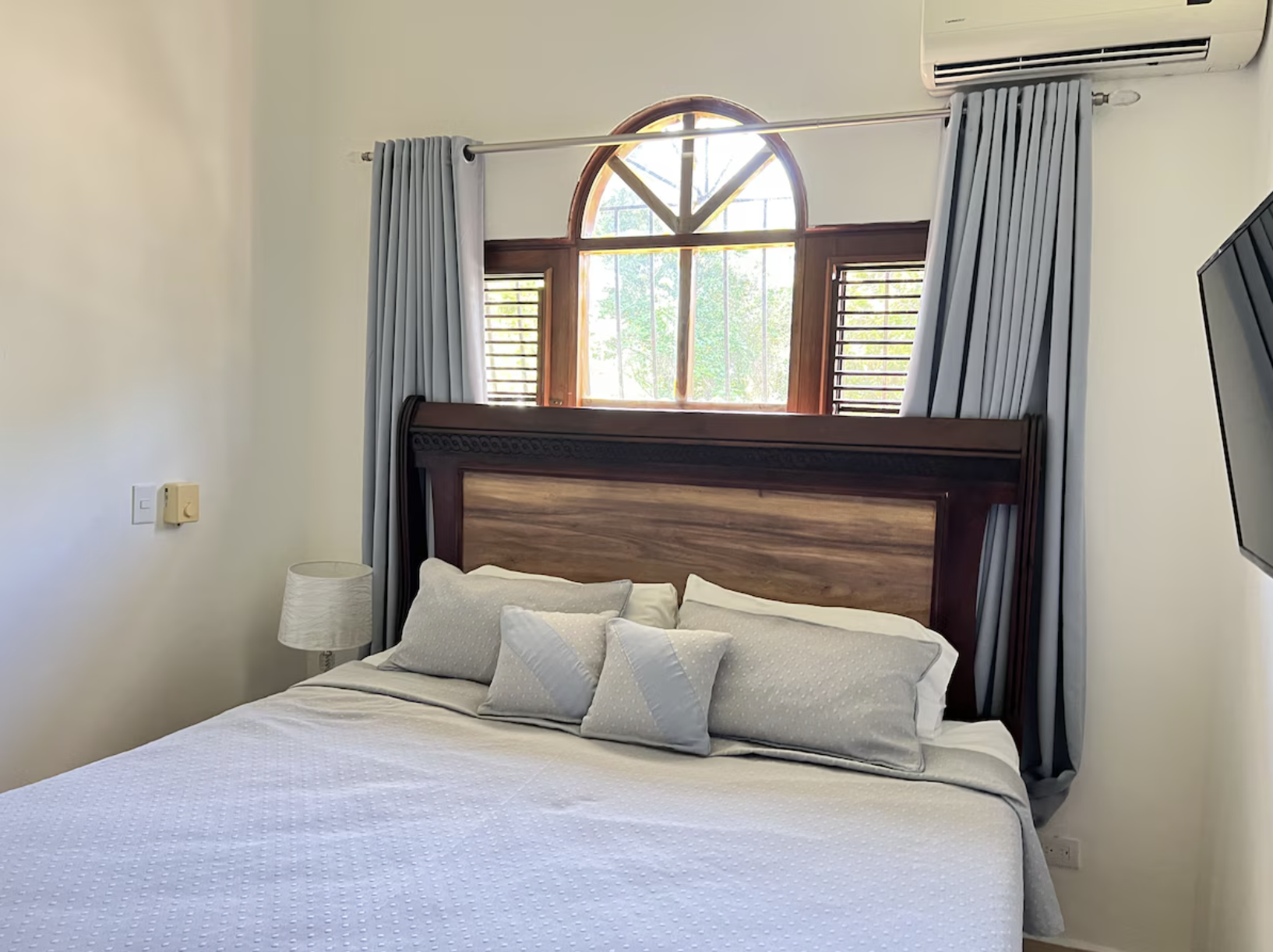 Bedroom 4 — King Bed