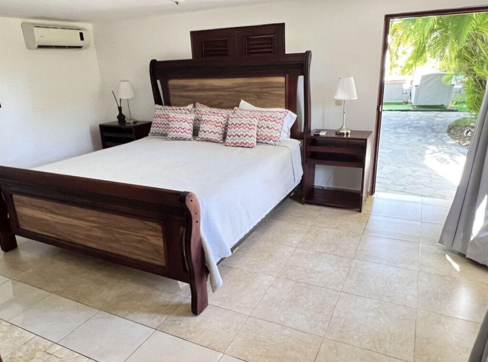 Bedroom with Garden Access