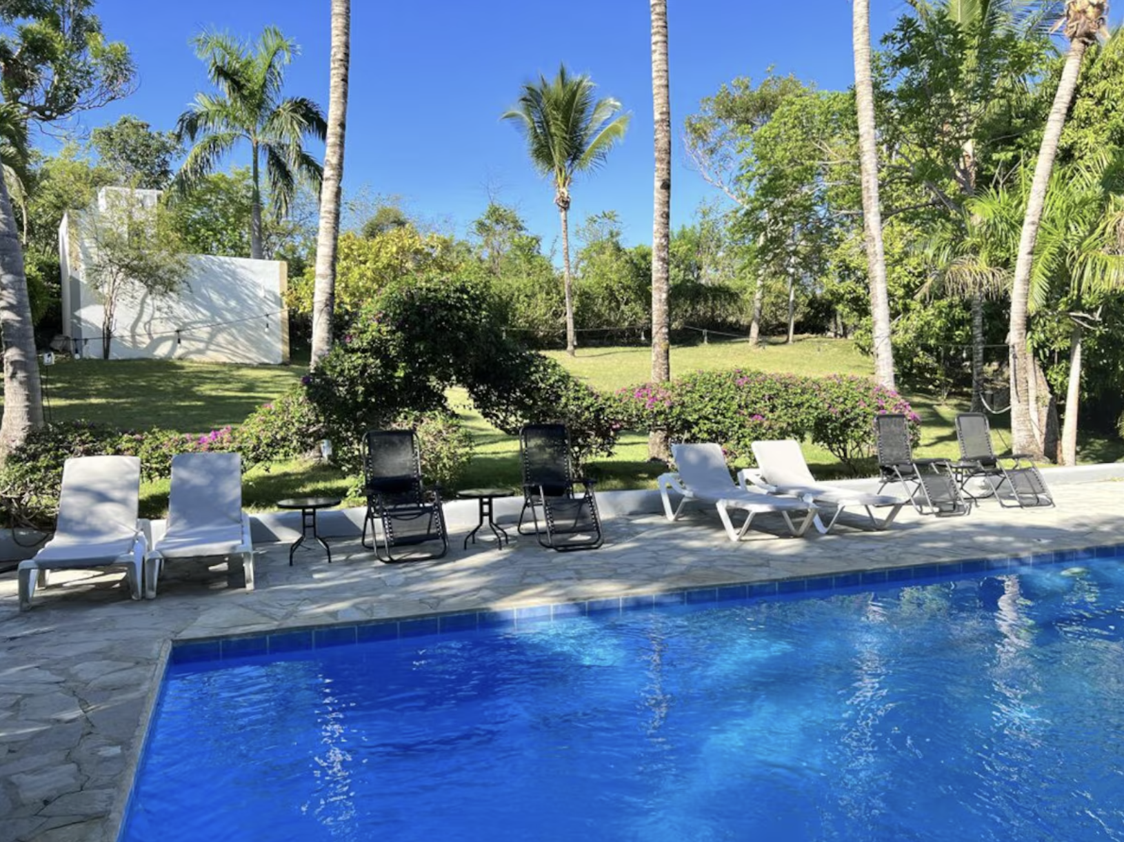 Private Pool & Sun Loungers